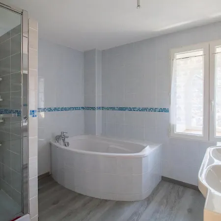 Holiday home Aveze, 5 Pieces, 8 Personnes - Fr-1-630-80 Aveze (Puy-de-Dome)
